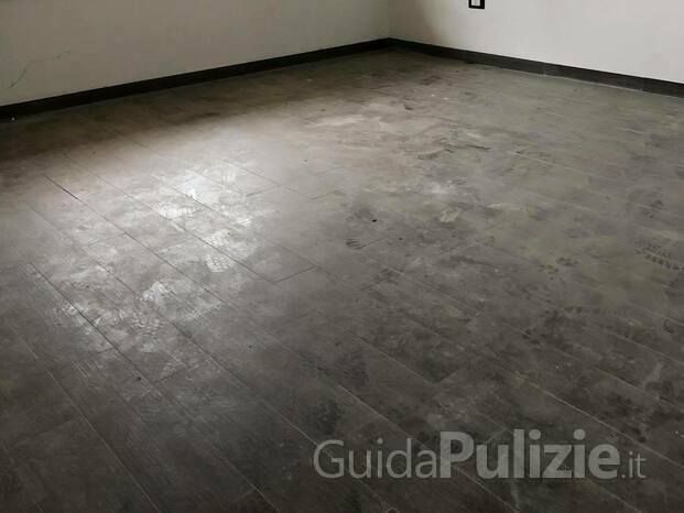 pulizia parquet prima