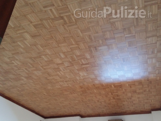 Levigatura stuccatura lisciatura e verniciatura parquet. Pavimento a nuovo. 