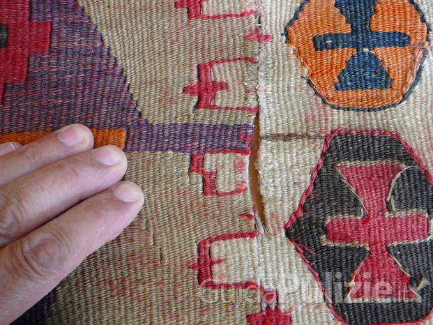 Riparazione frange e bordi tappeti e kilim Udine